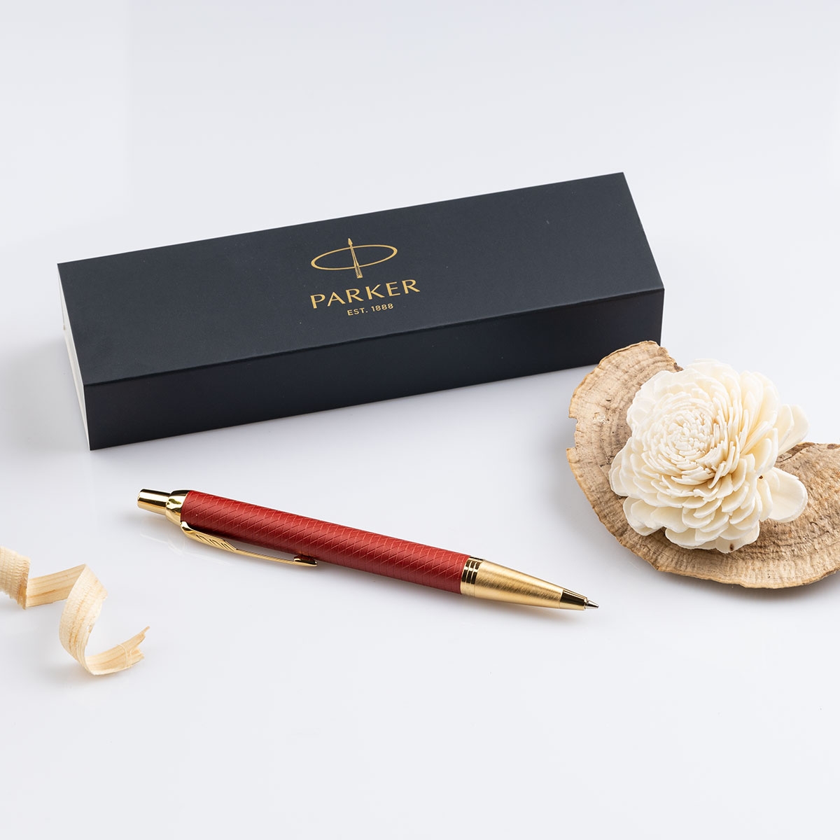 Луксозна червена химикалка Parker Royal IM Premium