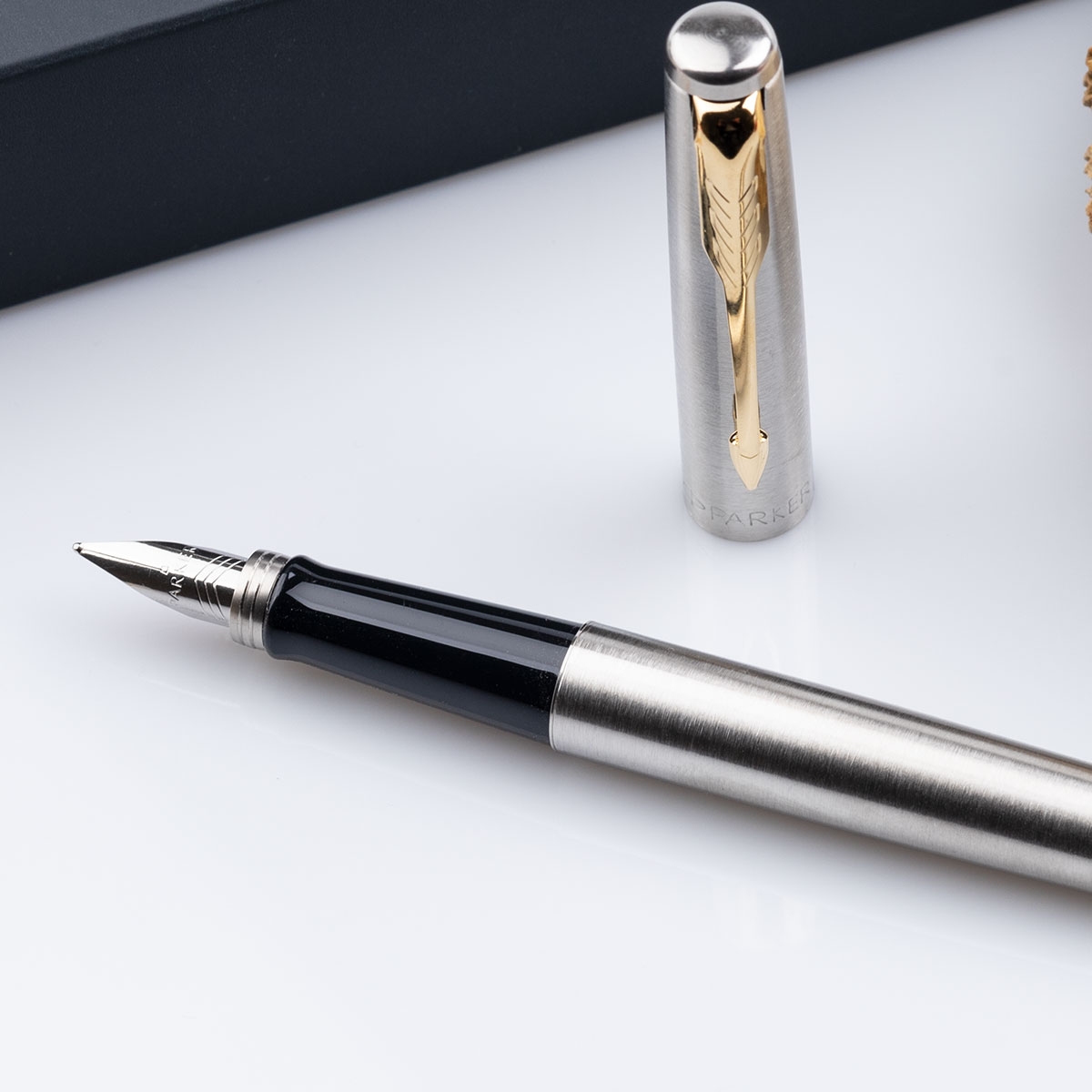 Луксозна сребриста писалка Parker Royal Jotter