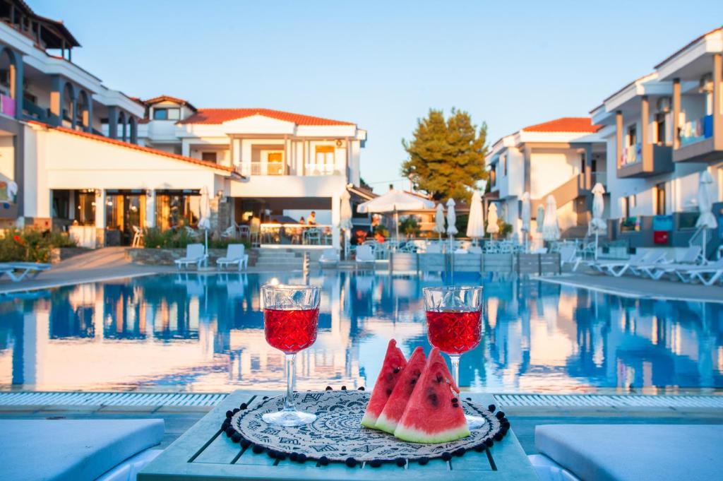 Ранни записвания: 3 нощувки със закуски и вечери в хотел Lily Ann Village 3*, Халкидики, Гърция през Април, Май и Юни!