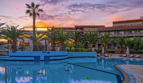 Ранни записвания: 4 нощувки със закуски и вечери в Lagomandra Hotel &amp; SPA 4*, Халкидики, Гърция през Май и Юни! Дете до 13.99г. - безплатно!